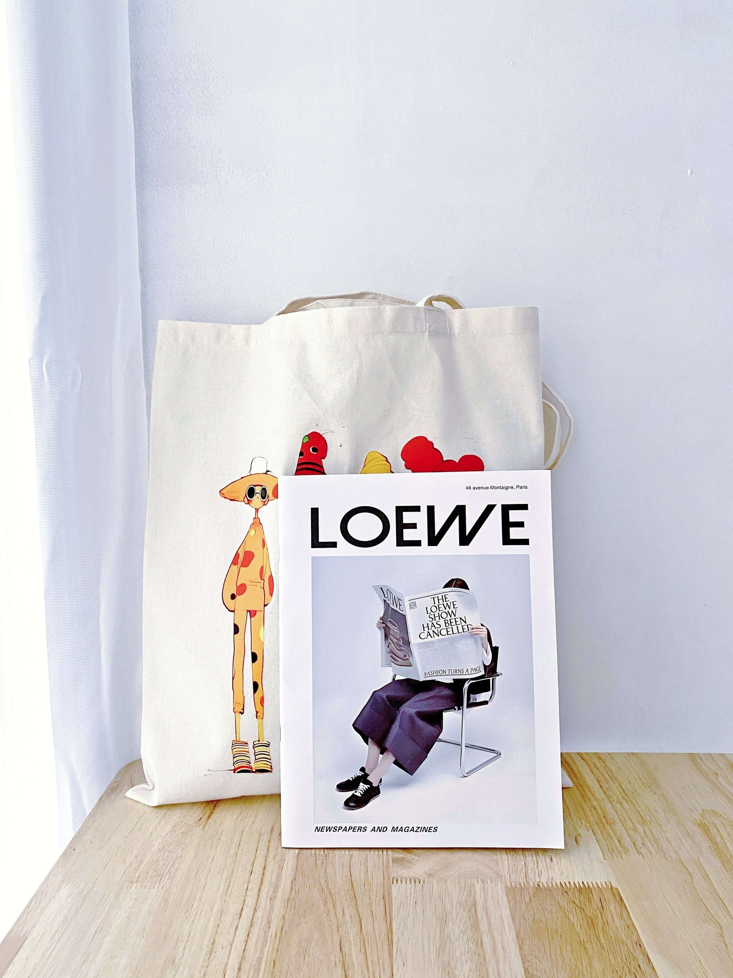 Washable reusable grocery bag with artistic female friendship motif