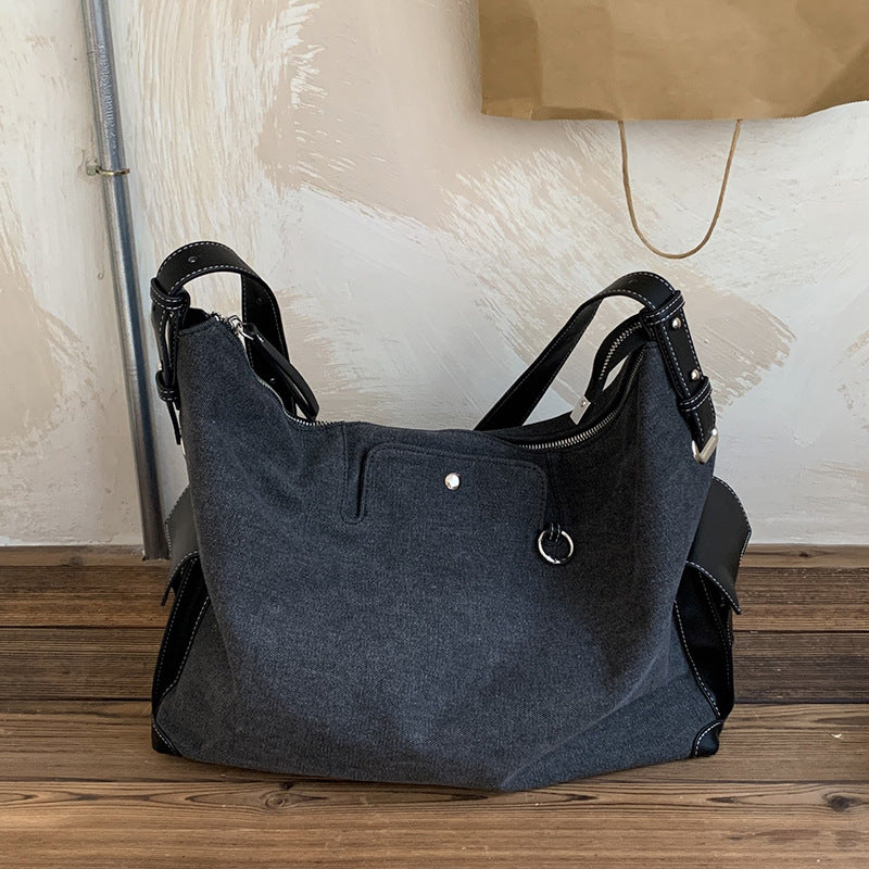 Roomy carryall for keeping everyday belongings together