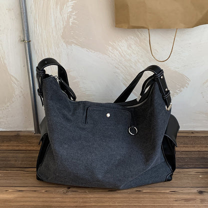 Roomy carryall for keeping everyday belongings together