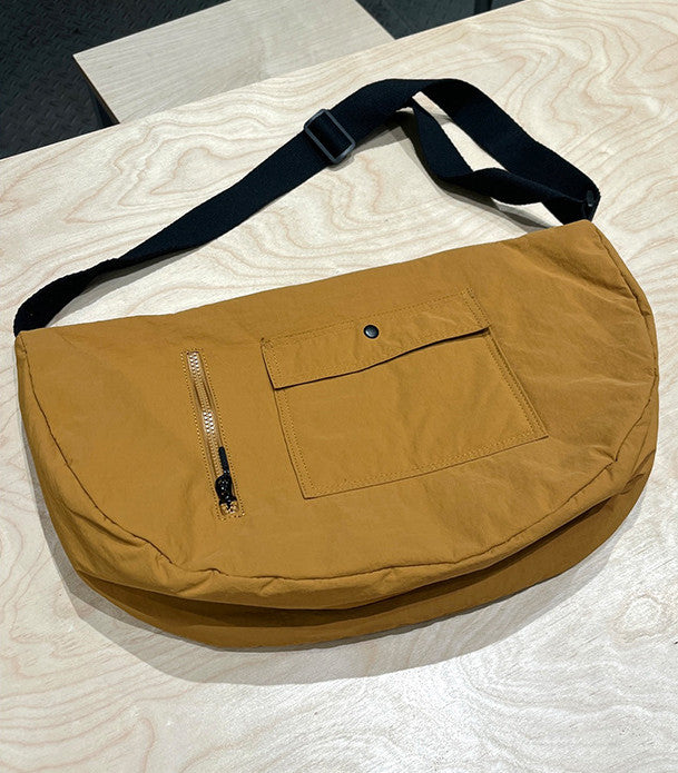 Lightweight shoulder bag for daily activities