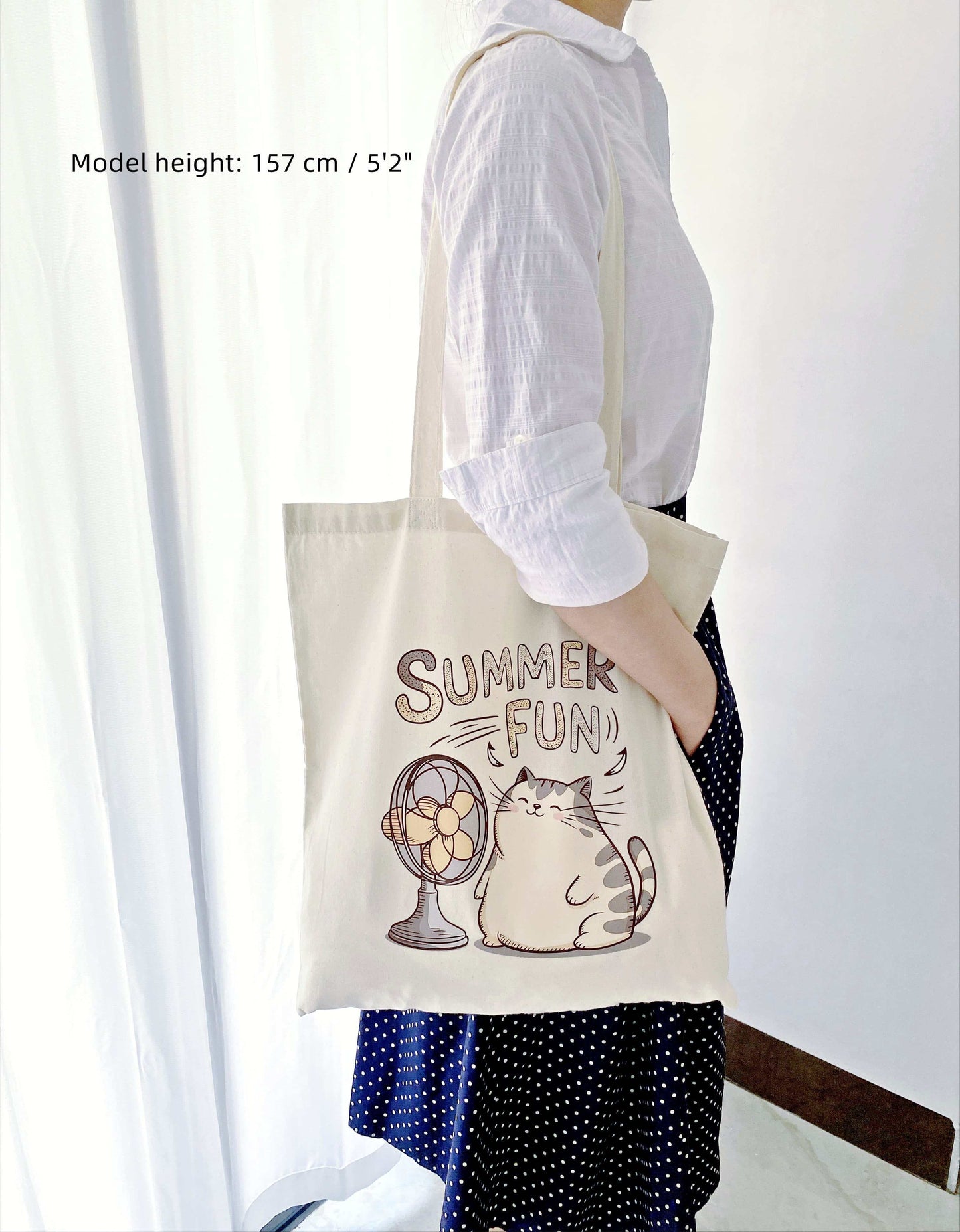 Lightweight and large capacity tote for books, perfect for university students or slow-living readers.