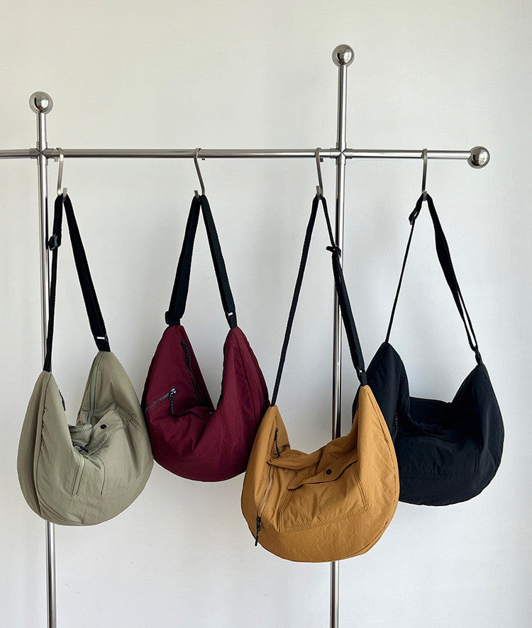 Relaxed crossbody bag for everyday carrying