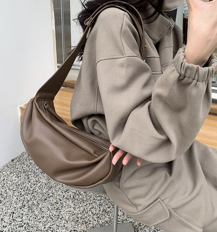 Versatile everyday shoulder purse suitable for casual streetwear style