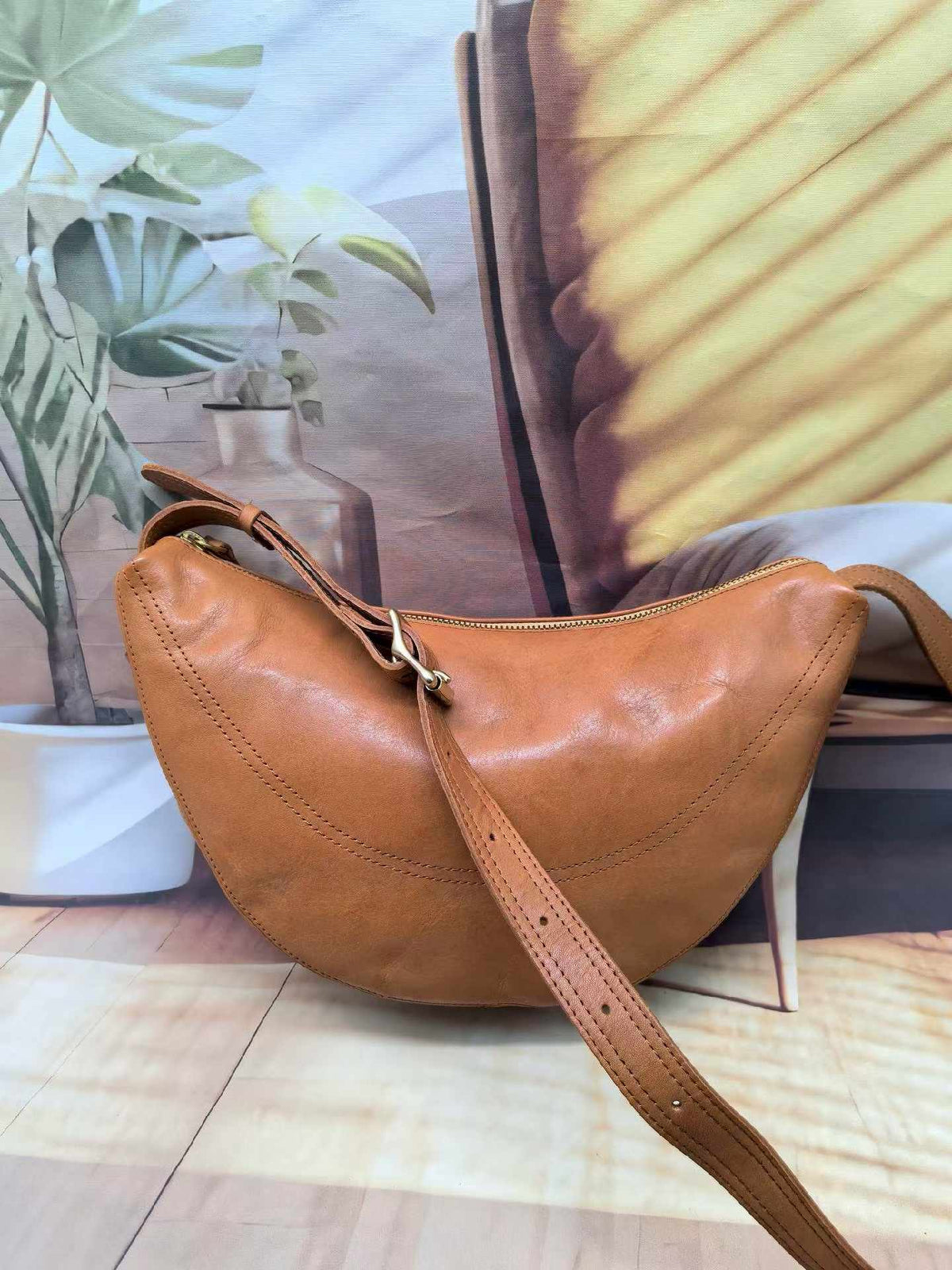 Crescent leather purse with inner pockets for organizing small items