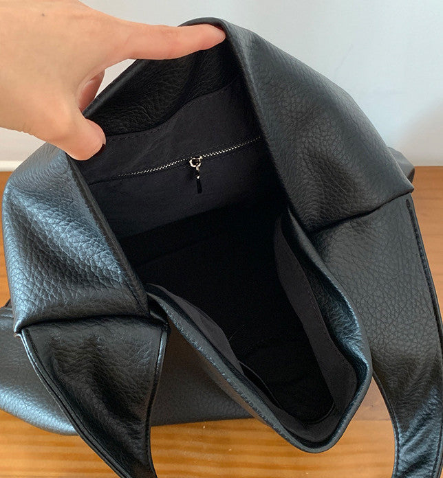 Casual shoulder bag for shopping and afternoon walks