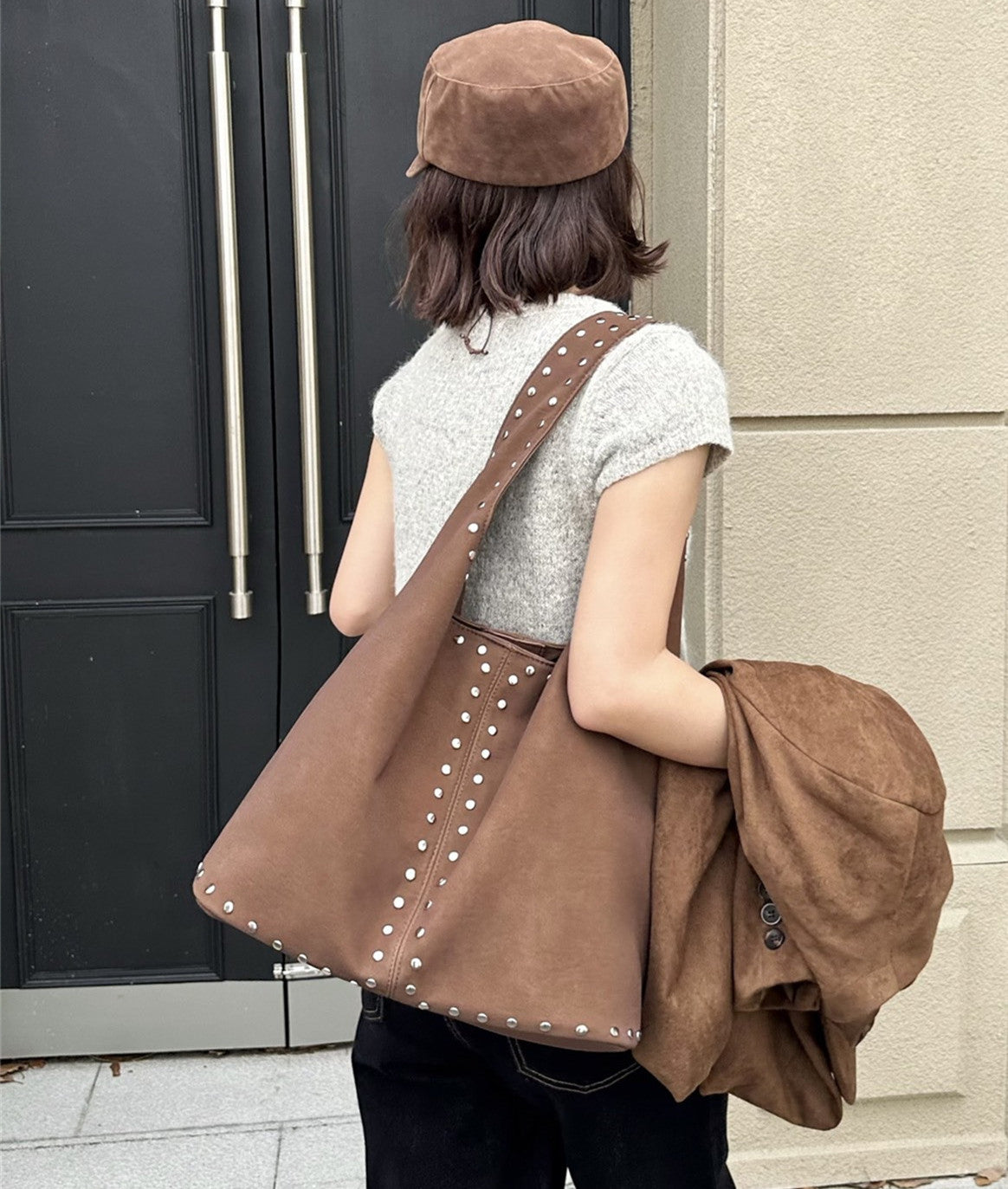 A roomy bag suited to shopping days and casual errands.