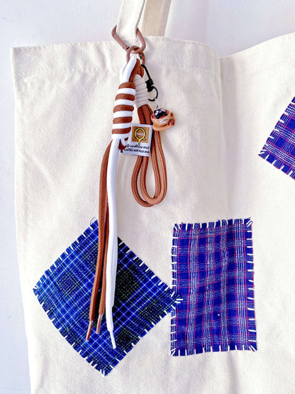 Minimalist fabric bag ideal for local flower market trips and conscious shopping.