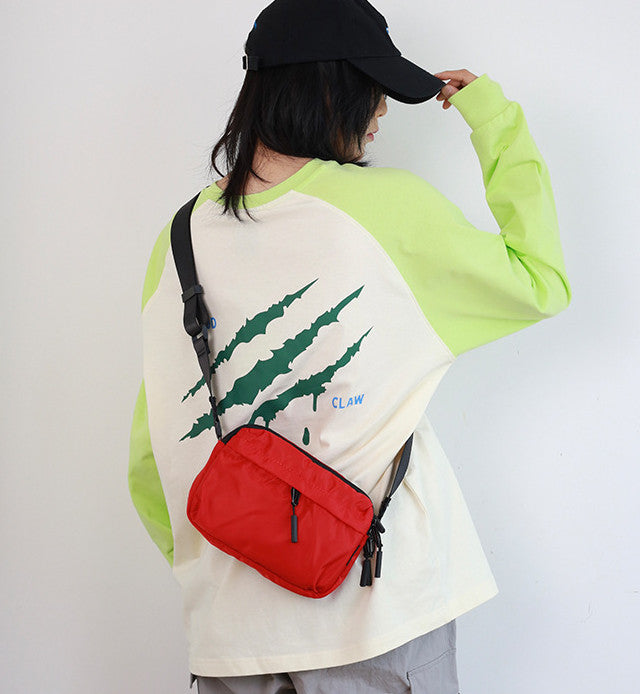 Compact shoulder bag for hands-free travel and sightseeing