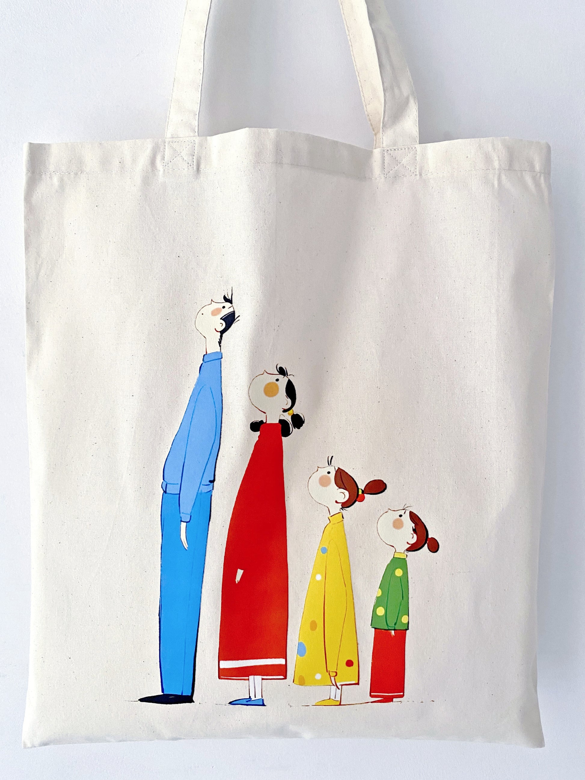 This eco-conscious family-themed tote is gaining popularity among those who care about both sustainability and sentimental value.