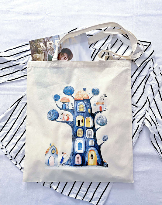 Minimalist cream cotton tote bag showing a natural soft texture for everyday errands