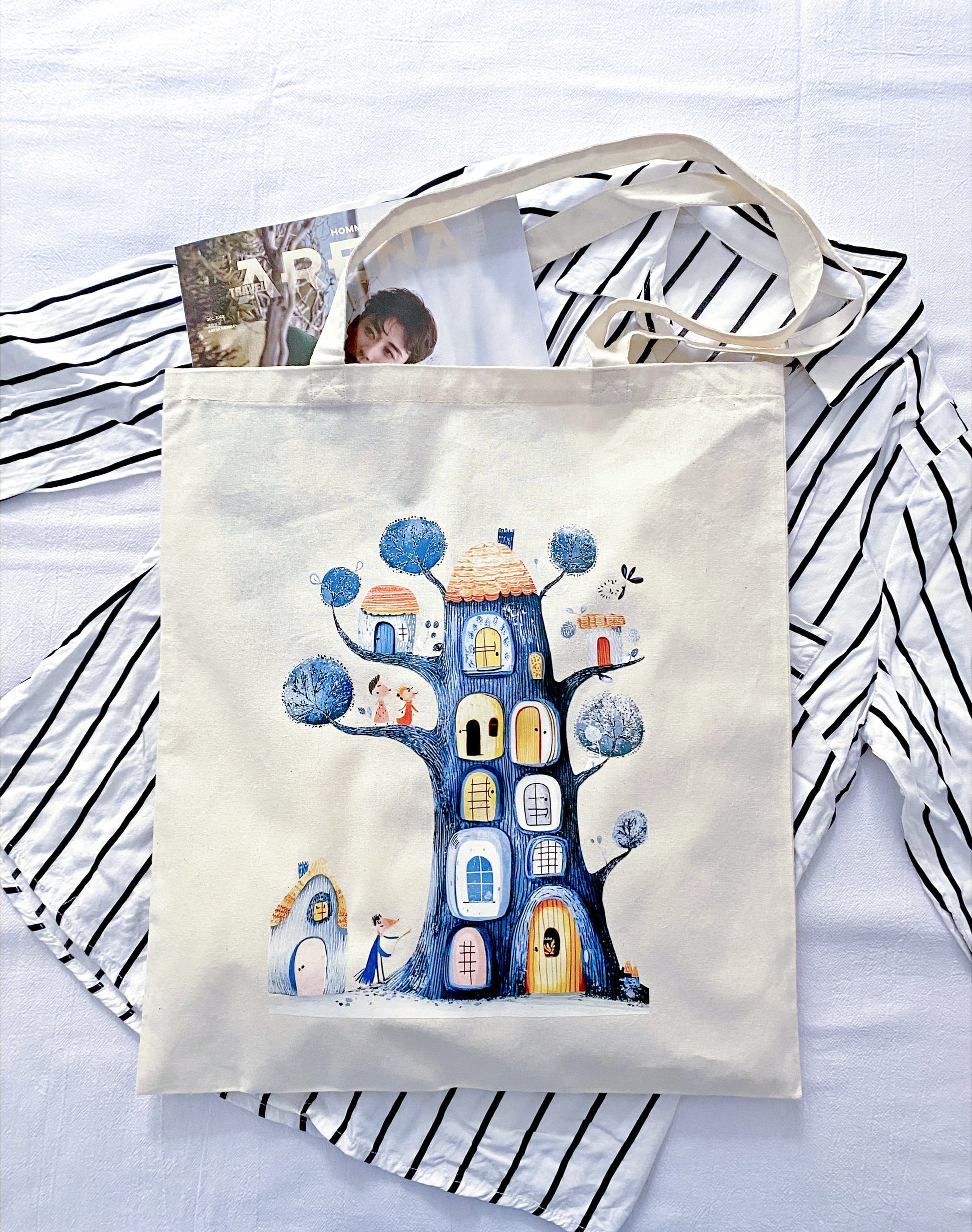 Minimalist cream cotton tote bag showing a natural soft texture for everyday errands