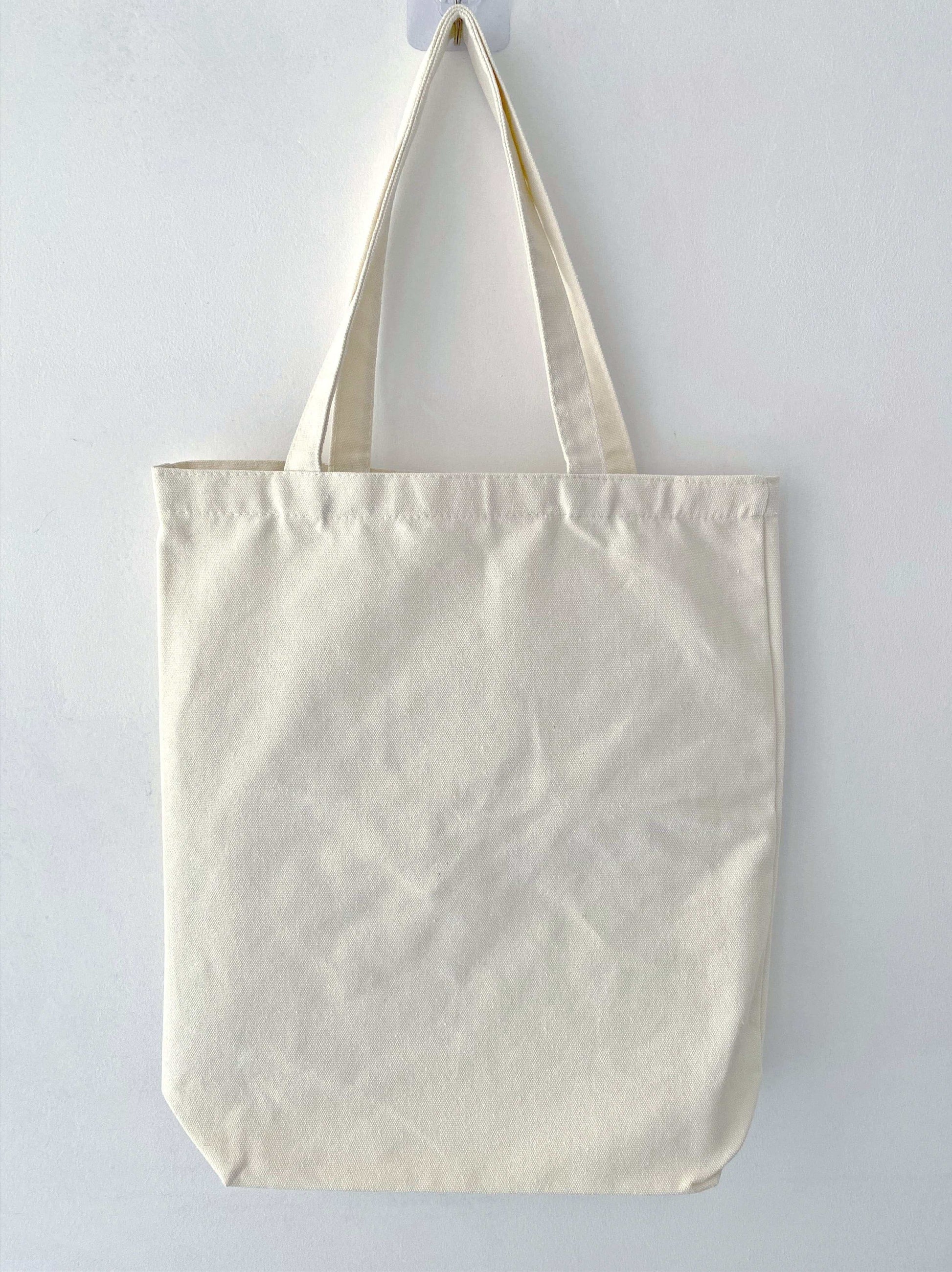 Creative fabric-detailed tote suitable for thoughtful gifting