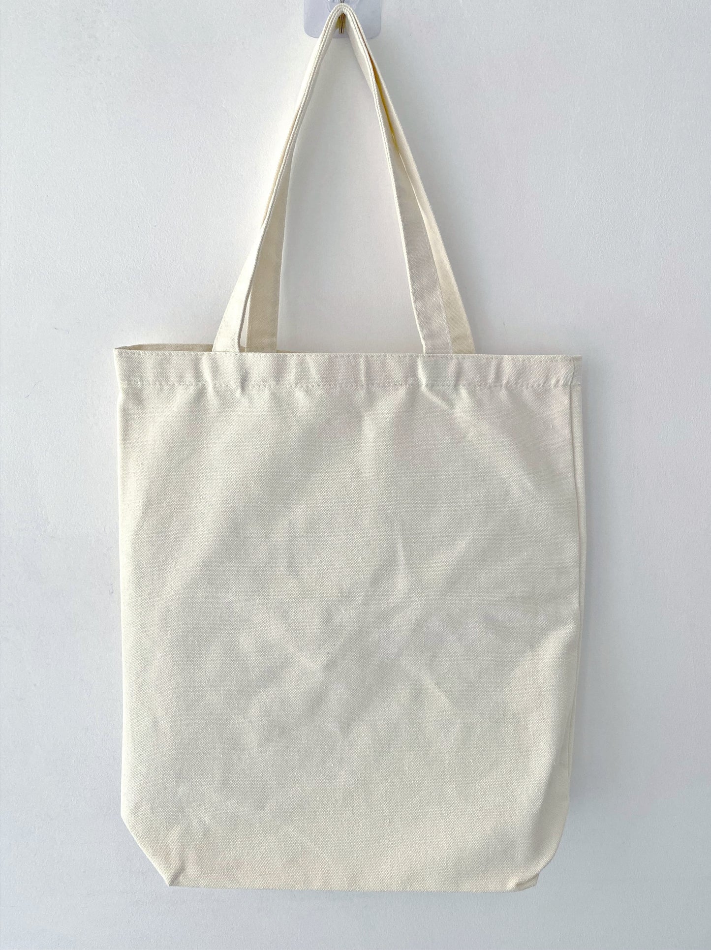 Creative fabric-detailed tote suitable for thoughtful gifting
