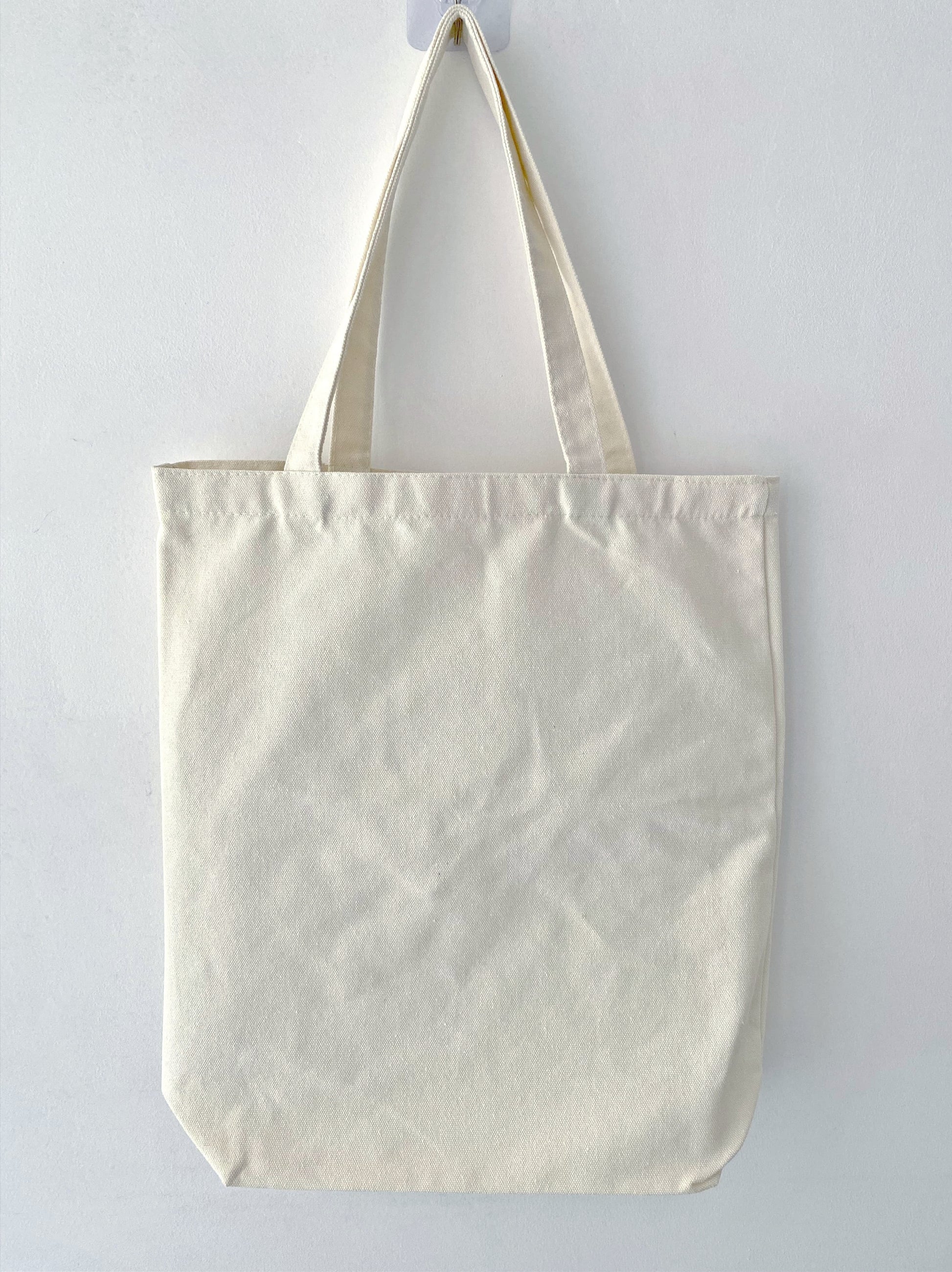 Creative fabric-detailed tote suitable for thoughtful gifting