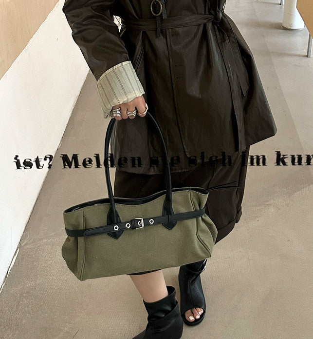 Simple handbag for relaxed weekend activities