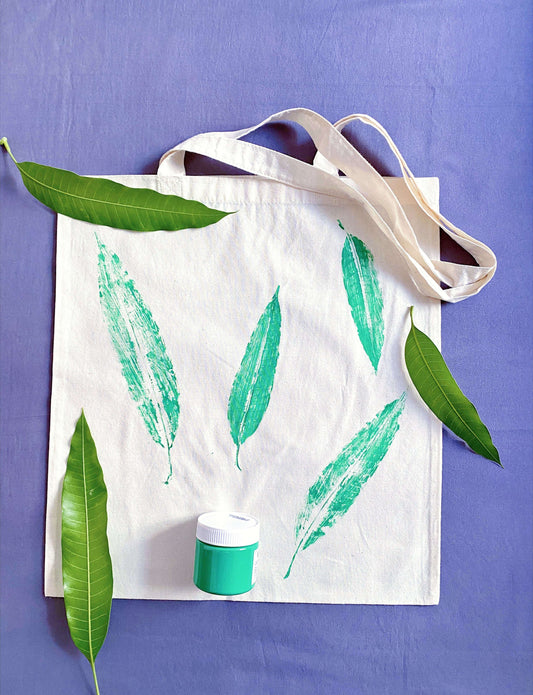 Looking for an eco-friendly gift? This cotton tote with hand-dyed leaves is both practical and beautiful for daily use.