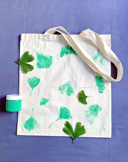 An effortless carry-all for busy mornings. Hand-printed botanical designs on washable cotton that gets softer with every use.