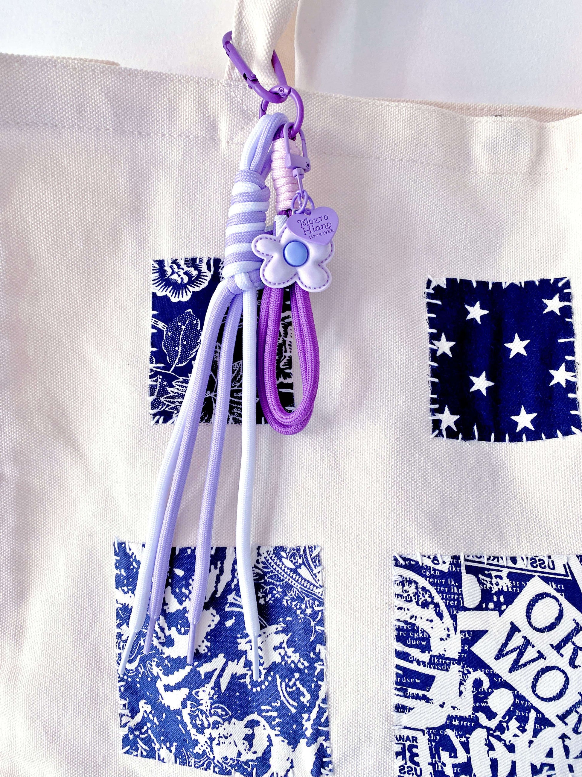 A relaxed minimalist tote bag for carrying books and groceries on a quiet afternoon.