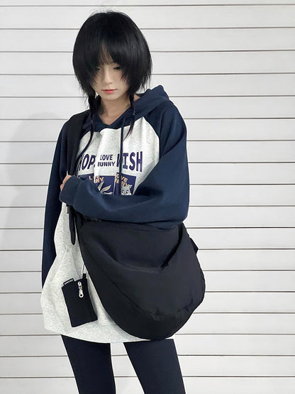 Spacious everyday bag for relaxed city walks