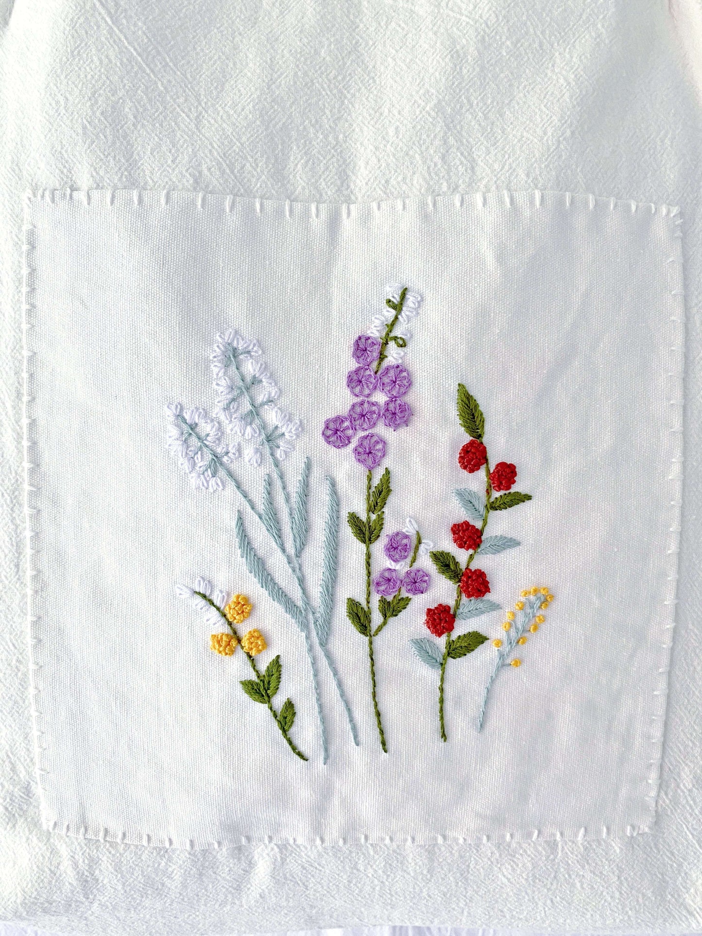 Every time you reach for this hand-embroidered cotton-linen bag, it’s a conscious choice for the planet and a nod to the timeless beauty of manual artistry.