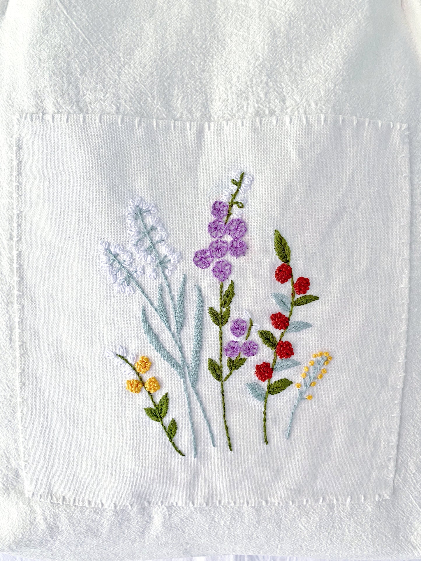 Every time you reach for this hand-embroidered cotton-linen bag, it’s a conscious choice for the planet and a nod to the timeless beauty of manual artistry.