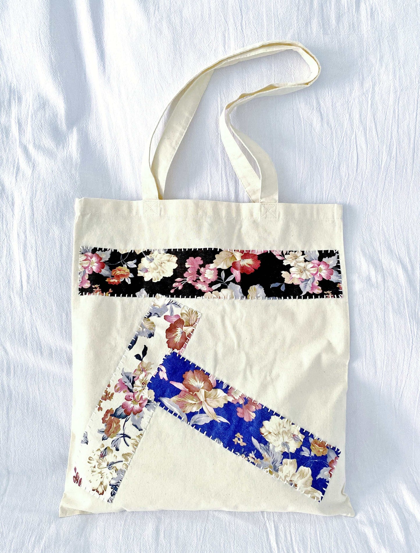 Large-capacity cotton carryall suitable for groceries and shopping trips in Europe.