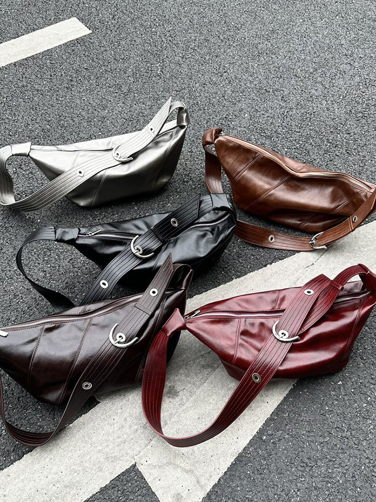 Everyday shoulder bag for keeping essentials close
