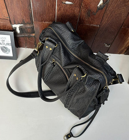 Shoulder carryall for travel and short trips