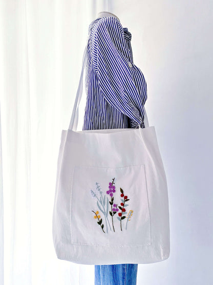 This botanical cotton-linen tote has become a favorite birthday surprise for eco-conscious friends, loved not just for its beauty but for the shared values it represents.