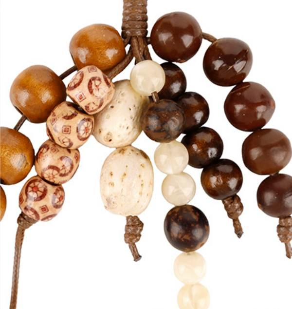 Vintage-style charm for handbags and shoulder bags