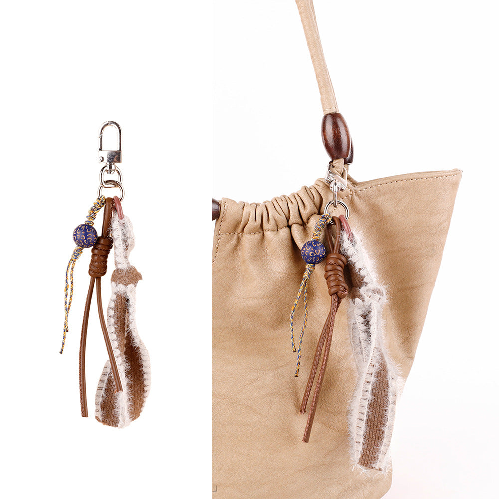 Natural material keychain with an understated bohemian look
