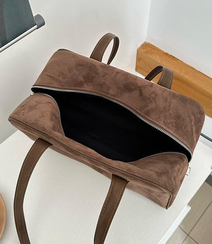 Shoulder carry purse for weekend wandering