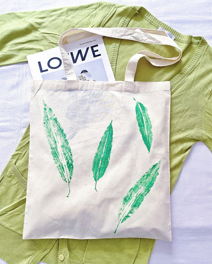 Large capacity travel tote that stays light and easy on the shoulders