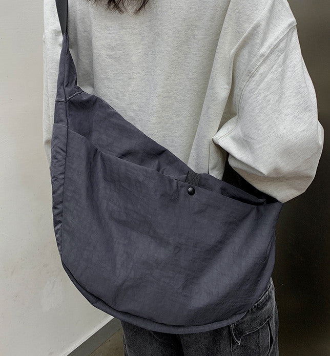 Neutral minimalist shoulder purse suitable for casual daily wear