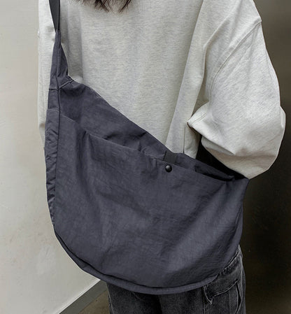 Neutral minimalist shoulder purse suitable for casual daily wear