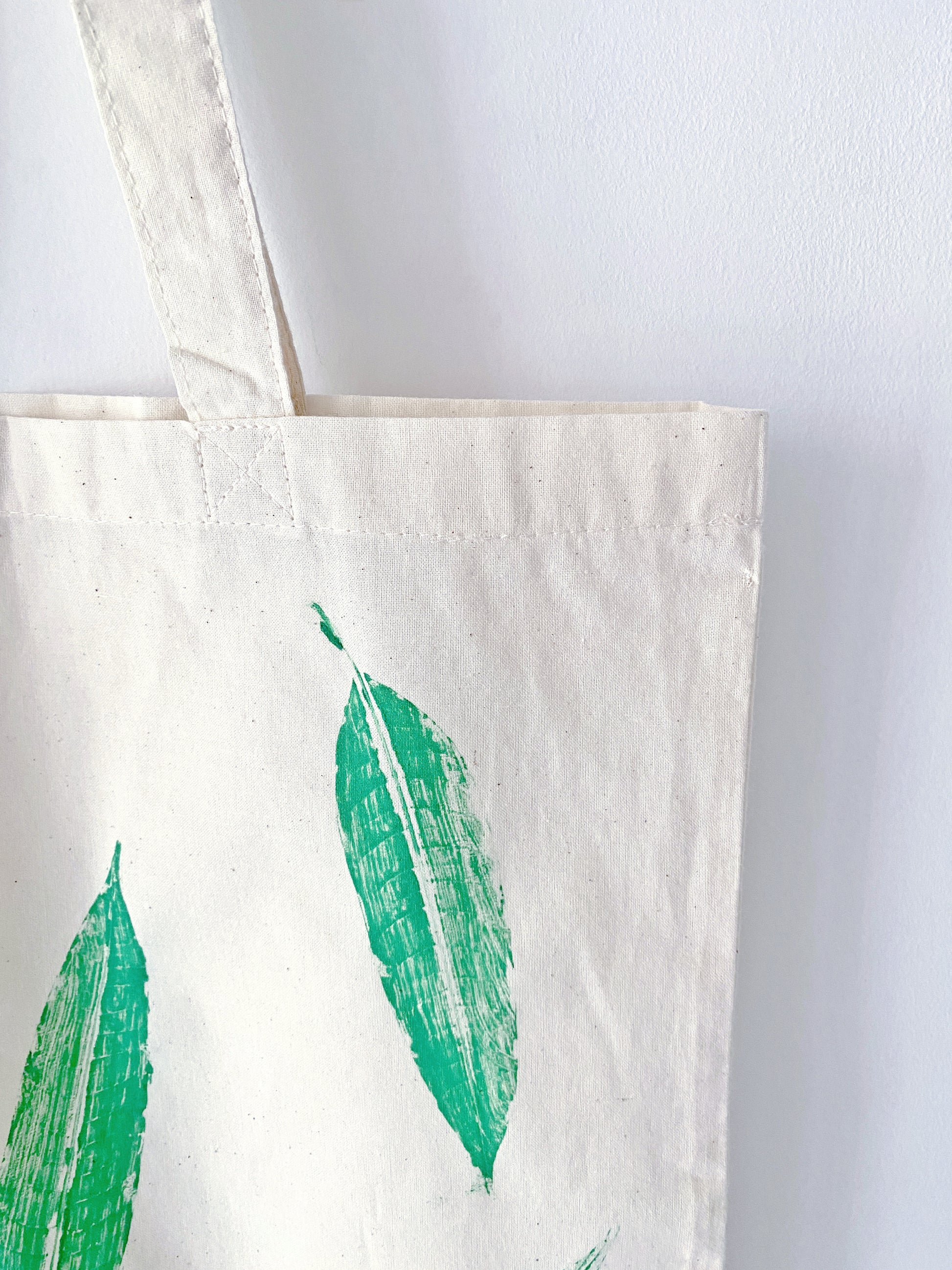 This large cotton tote with hand-printed leaves is more than just an accessory—it's a gift that brings nature and style together.