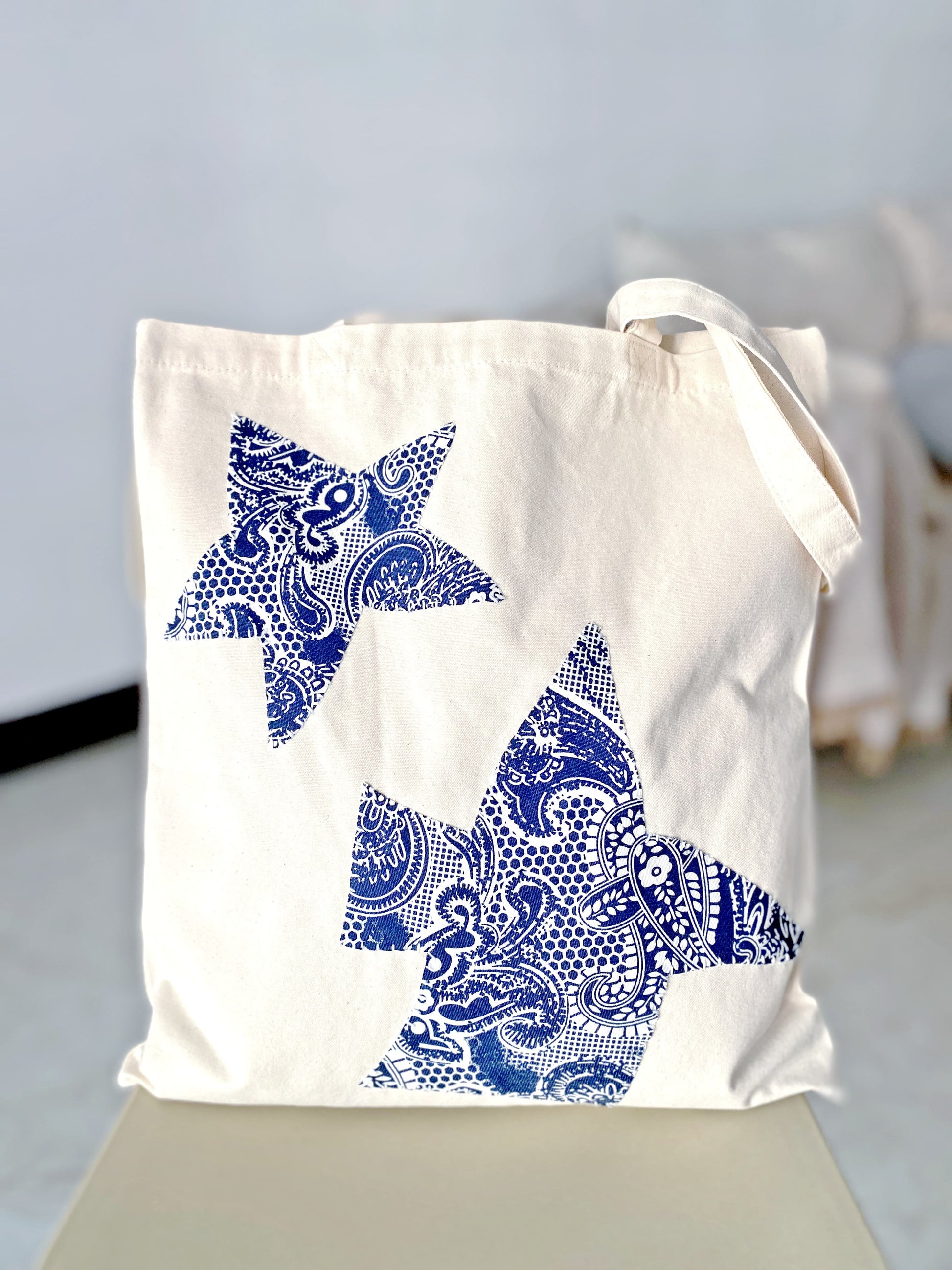 Mindful fashion choice: a sustainable bag for a zero-waste lifestyle enthusiast.