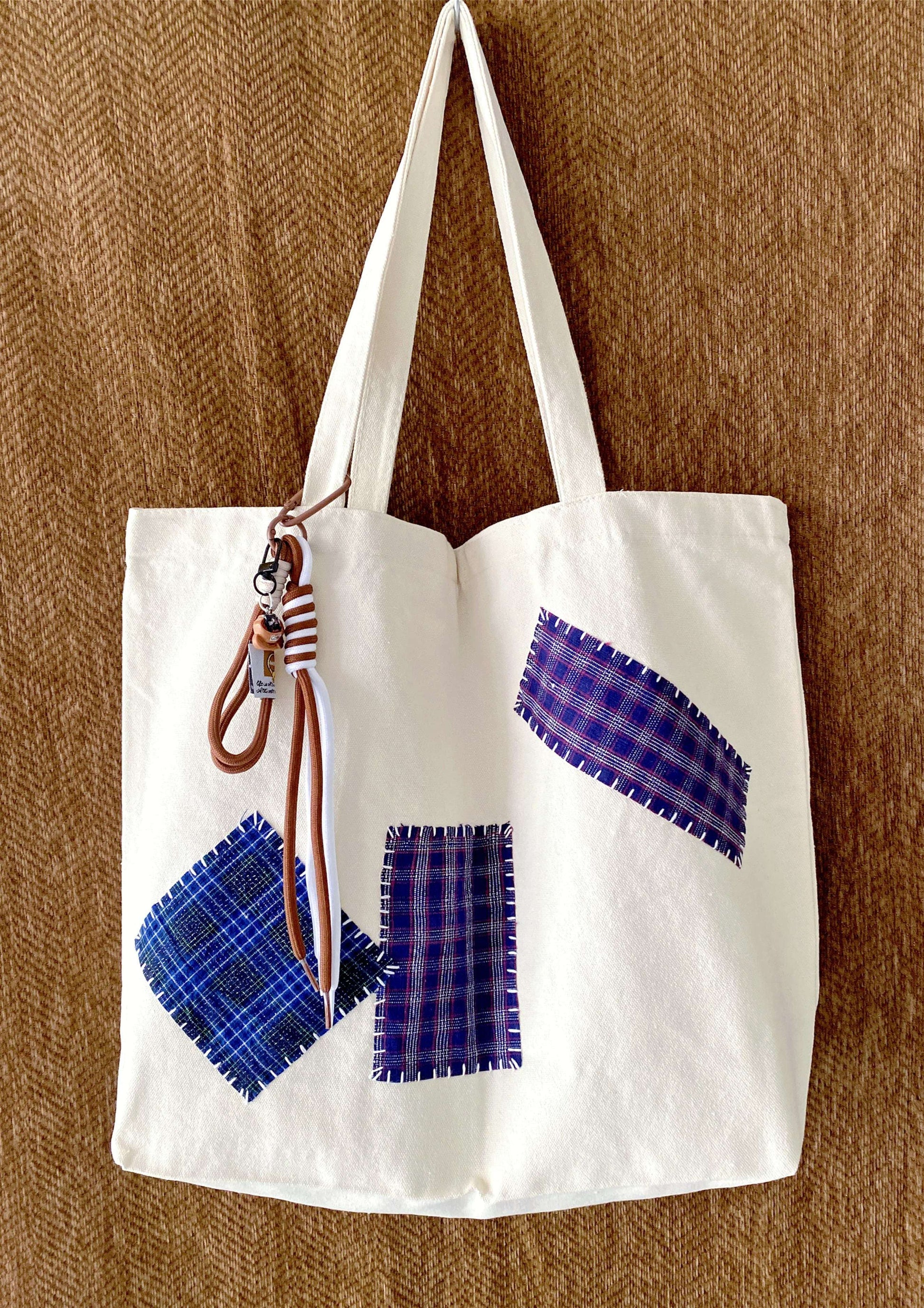 canvas tote bag for users looking for practical daily bags
