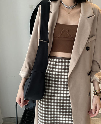 Simple women's shoulder bag for travel days