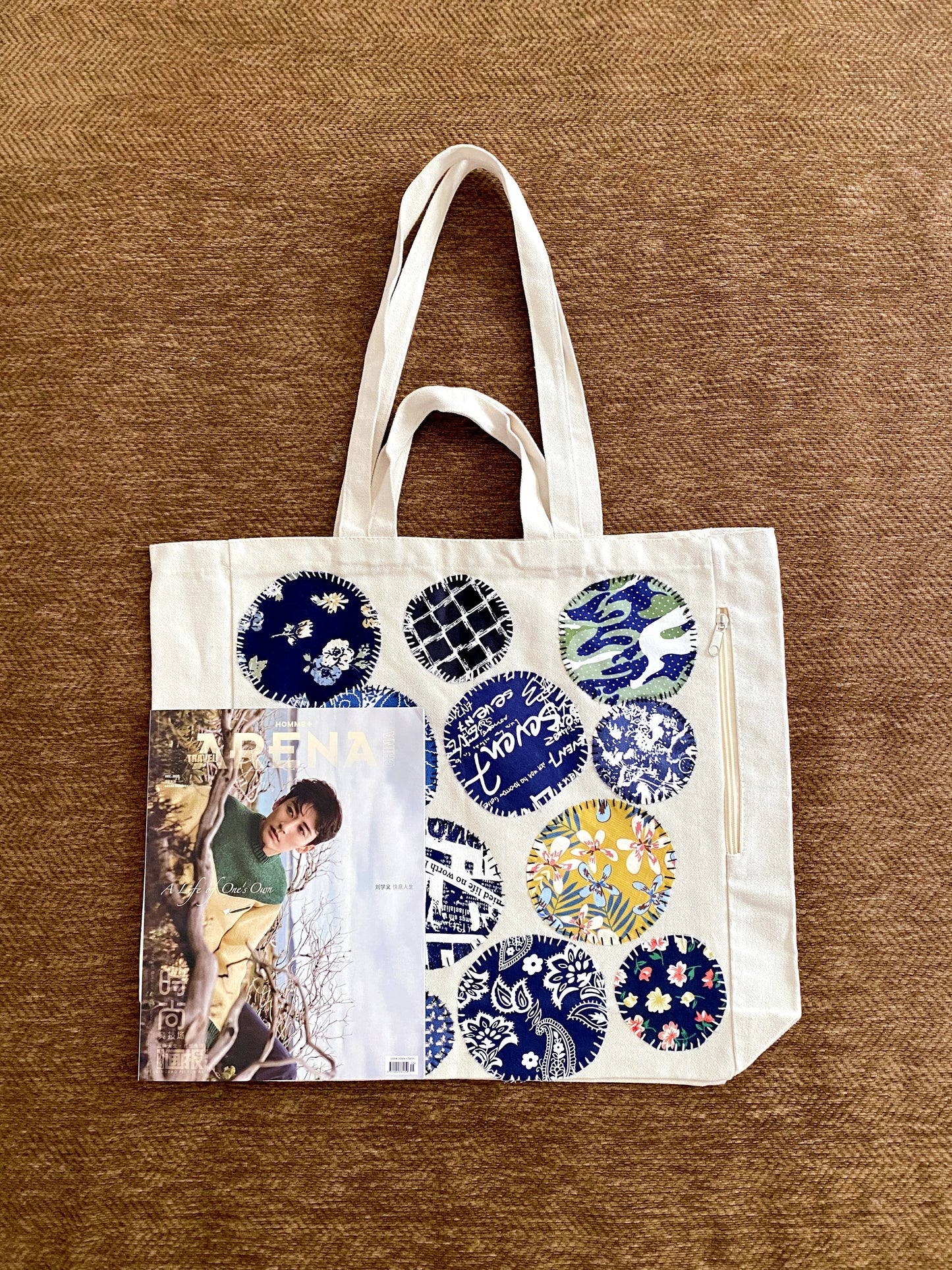 Sustainable shoulder tote chosen as a graduation gift for someone starting a new chapter