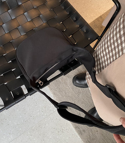 Small side bag for casual daytime plans