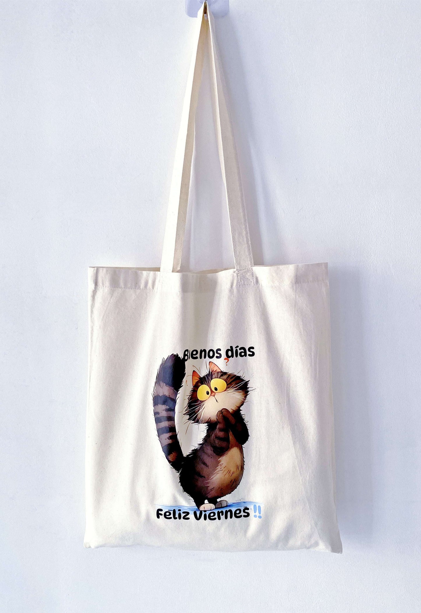 practical oversized bag with relaxed and airy design