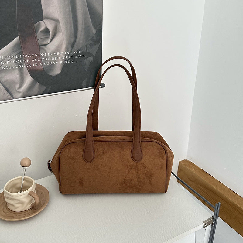 Handheld bag for keeping daily essentials together