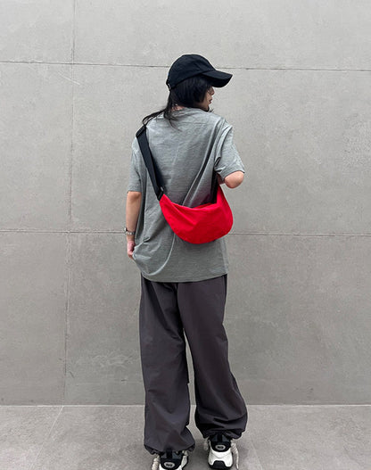Unisex sling bag for relaxed city walks
