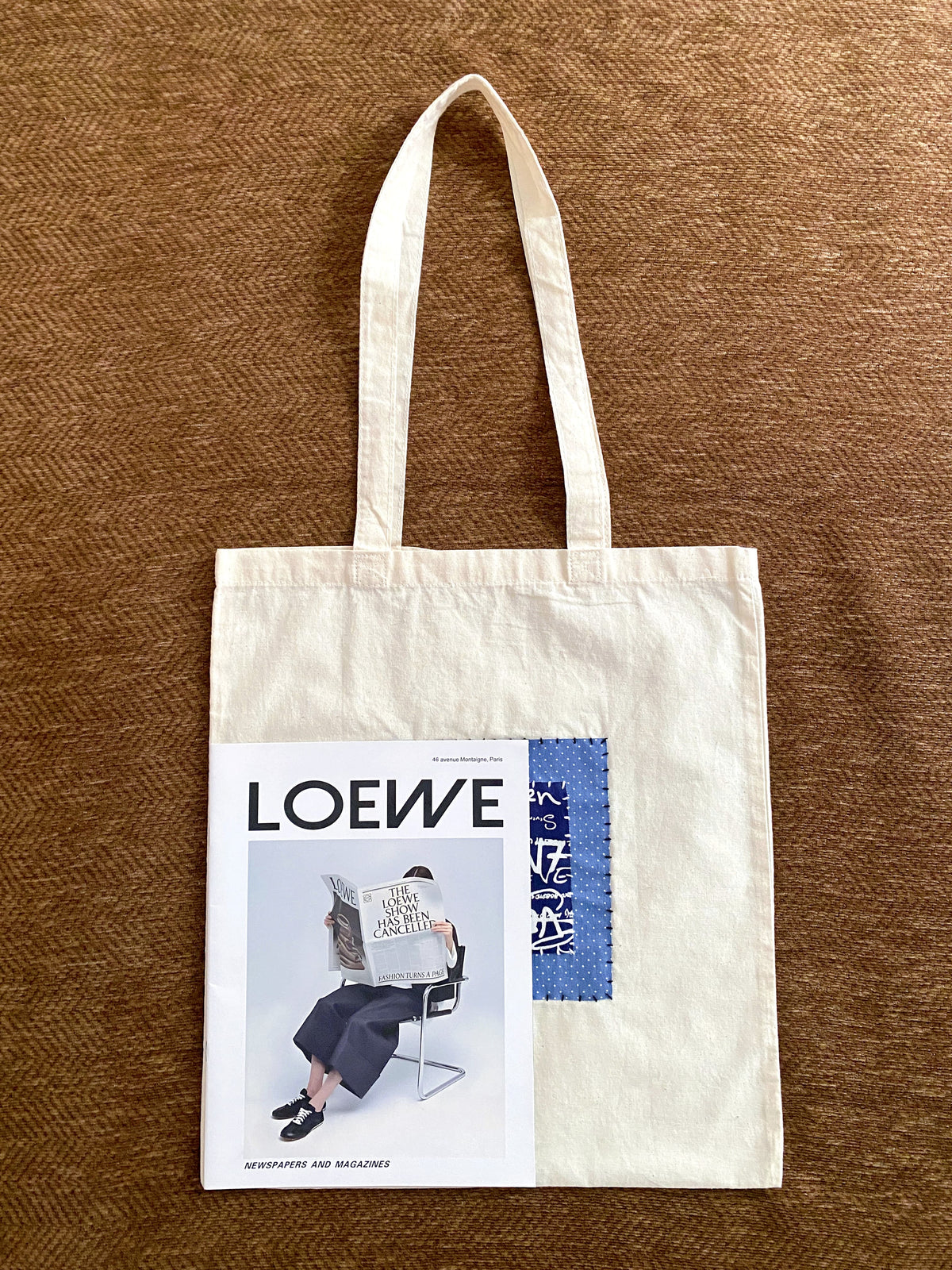 Soft large-capacity tote for simple daily use