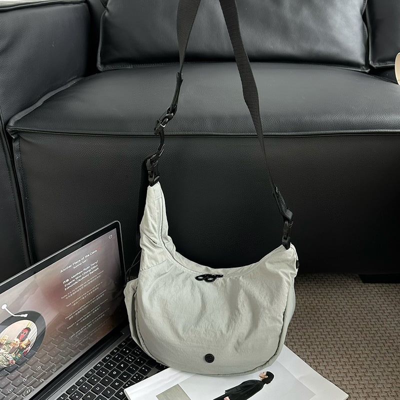 Women's compact crossbody bag for everyday essentials