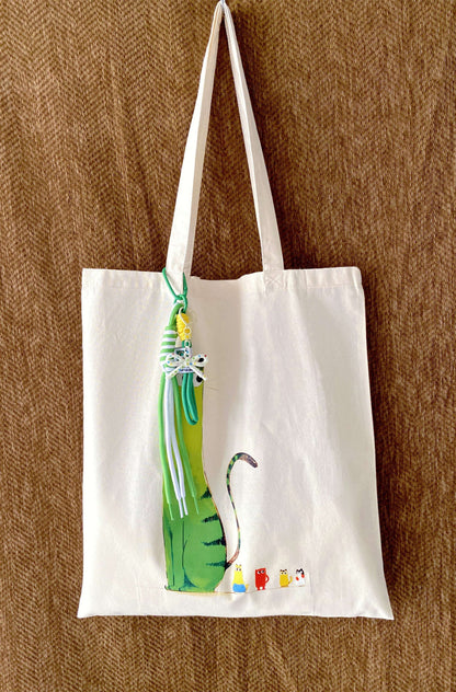 relaxed foldable fabric tote carried during a quiet weekend coffee run