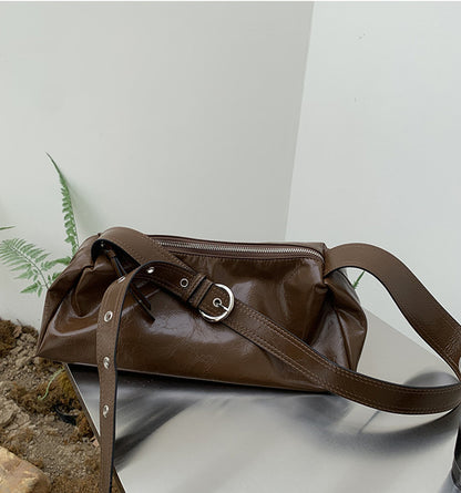 Petite women's bag for relaxed weekend use