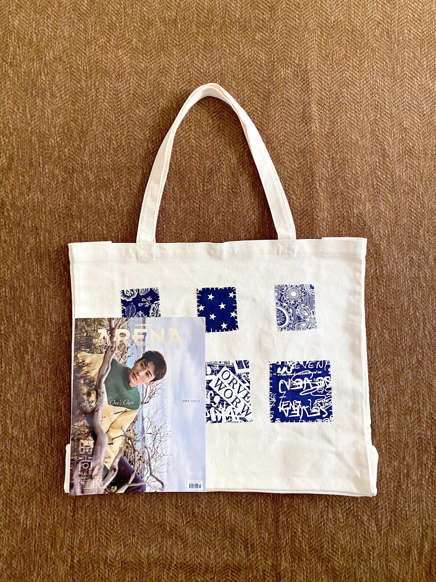 Relaxed everyday carry bag with original sewn artwork
