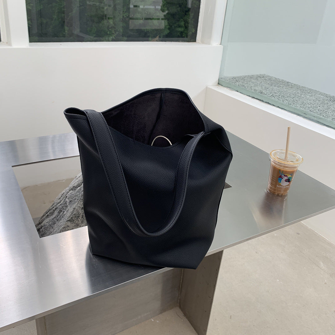 Leather bucket handbag for relaxed daily styling